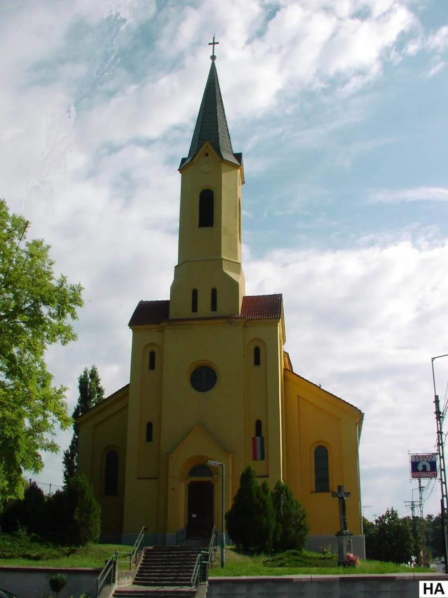 Jótékonysági koncertet rendeznek vasárnap délután a pentelei Szentháromság-templomban