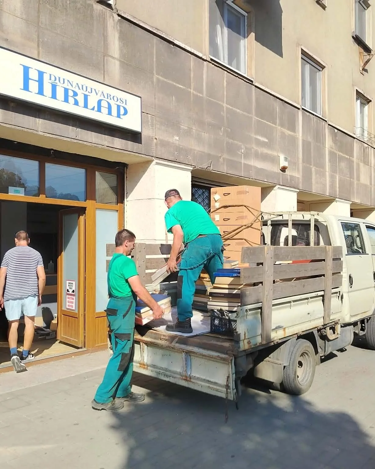 Több ezer, a város múltját őrző fényképpel gazdagodott az Intercisa Múzeum gyűjteménye