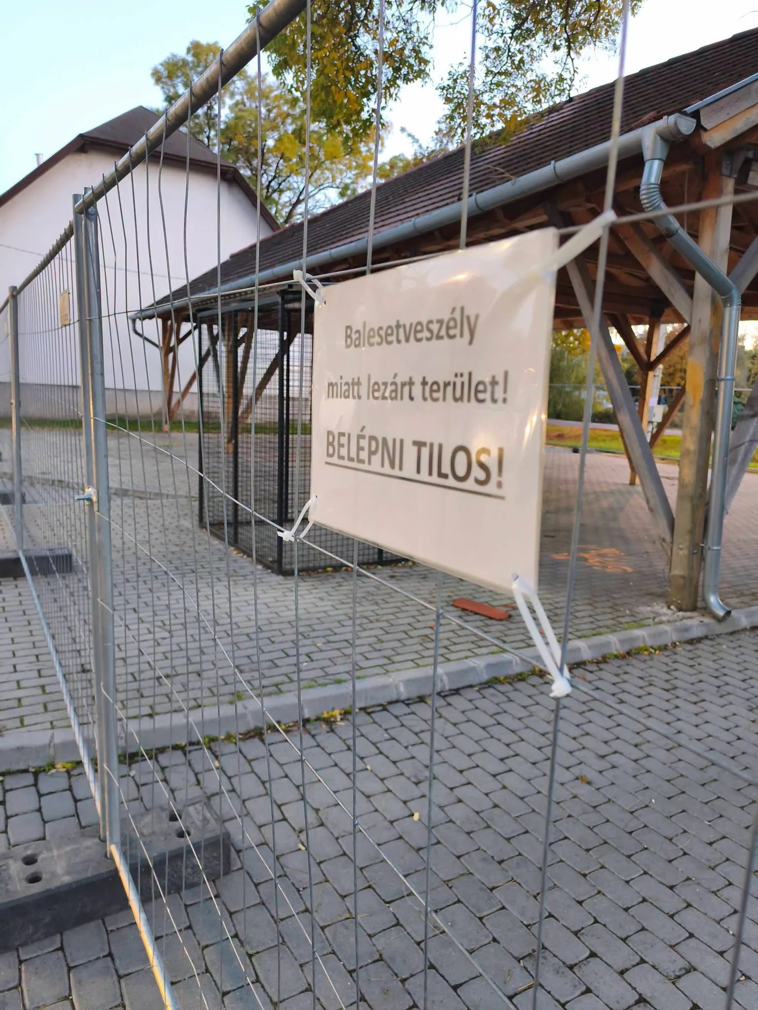 Megrongálódott a pusztaszabolcsi termelői piac