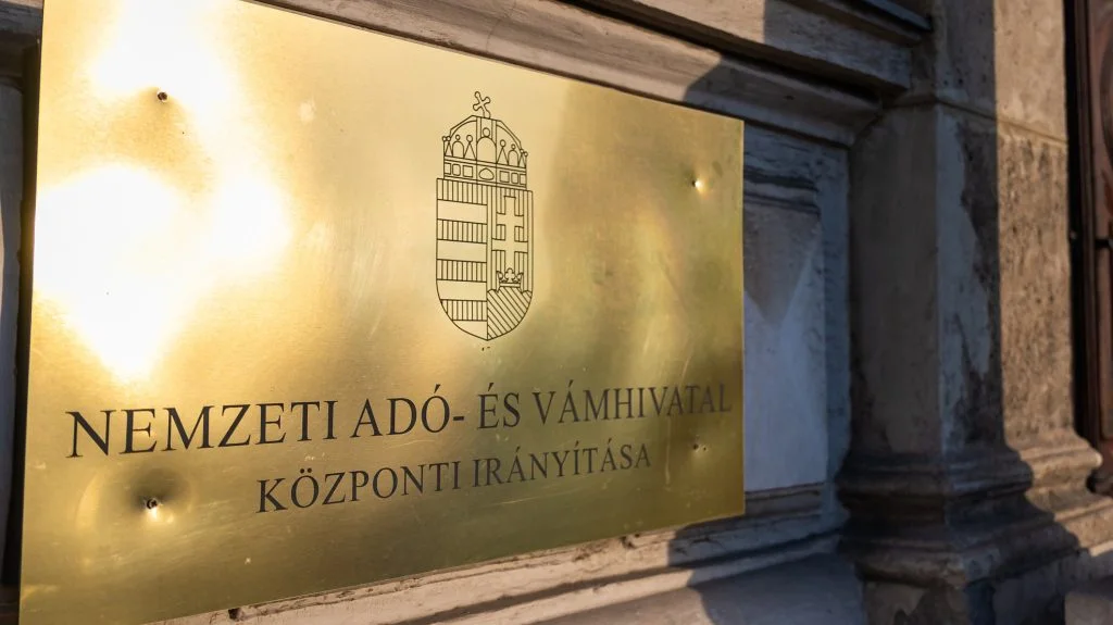 NAV: a revizorok információs kártyával segítik a nyugtaadat-szolgáltatást