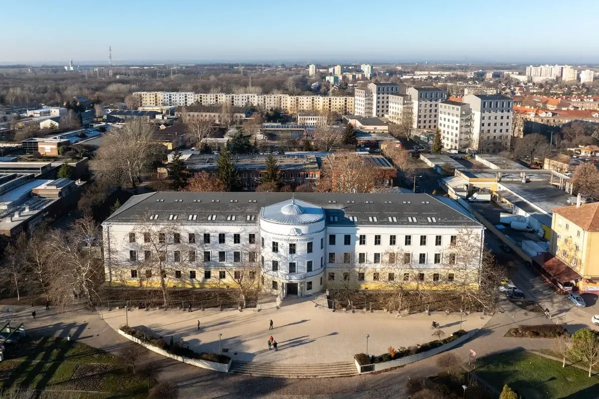 Sikeresen zárult a STEM Akadémia második éve a Dunaújvárosi Egyetemen