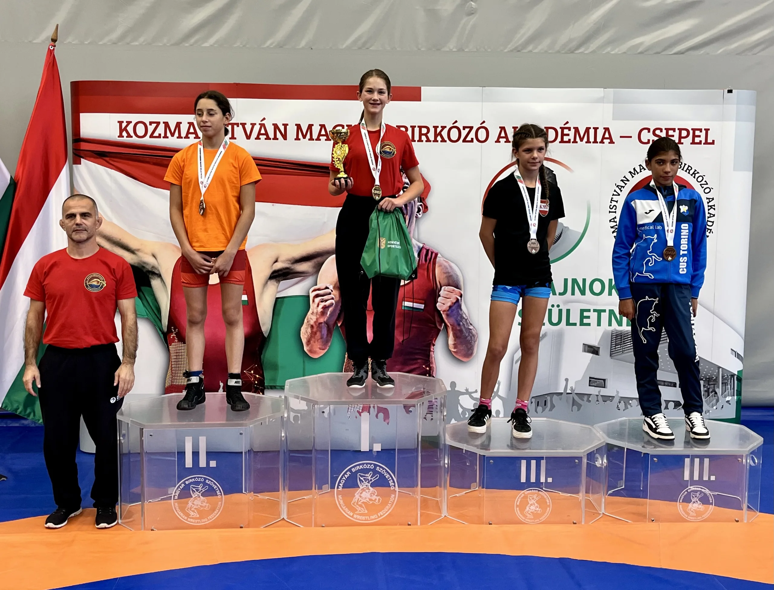 Három meccs, három fölényes győzelem – aranyérmes lett a DKSE fiatal birkózója