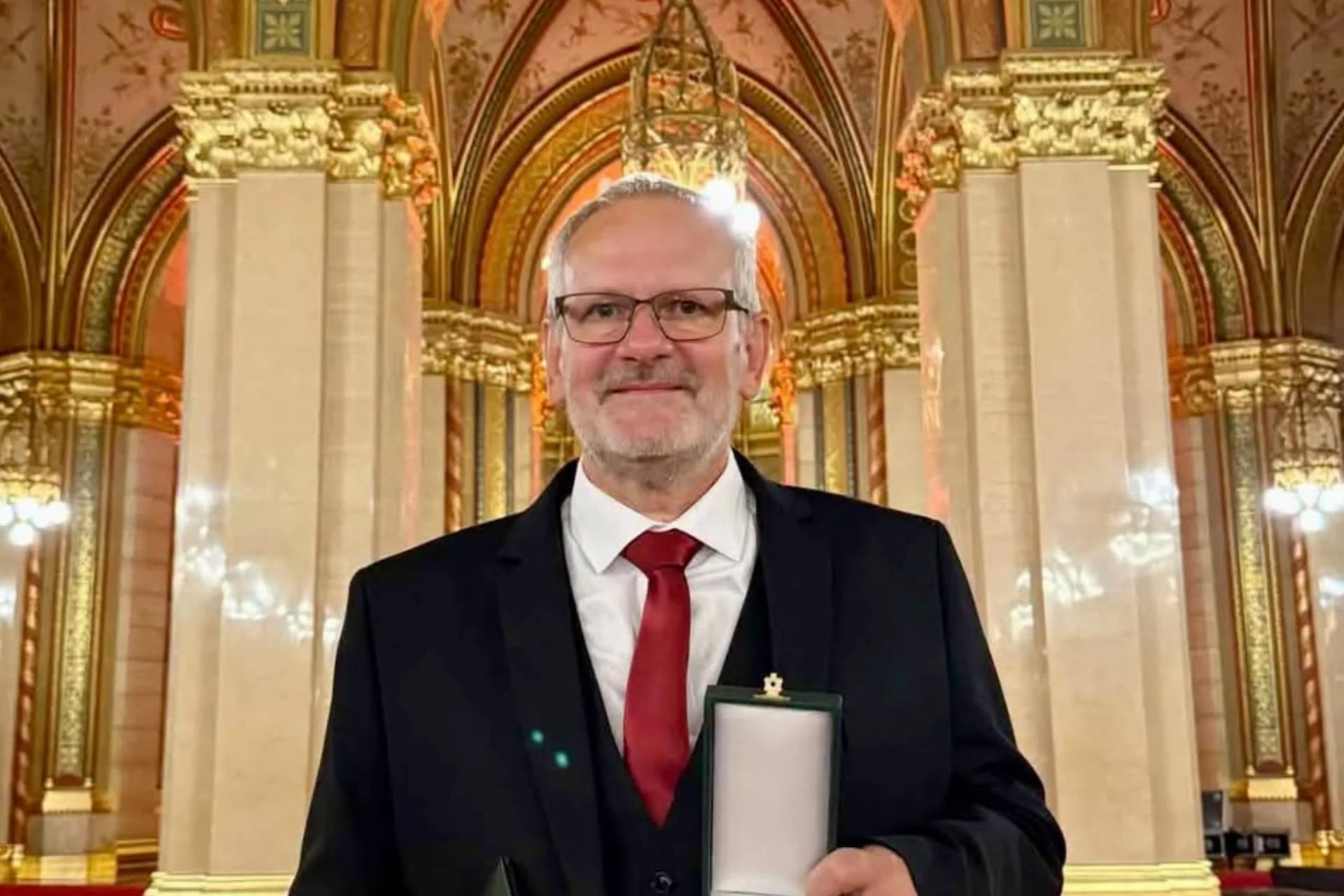 Rangos állami kitüntetést kapott a dunaújvárosi Lorántffy igazgatója
